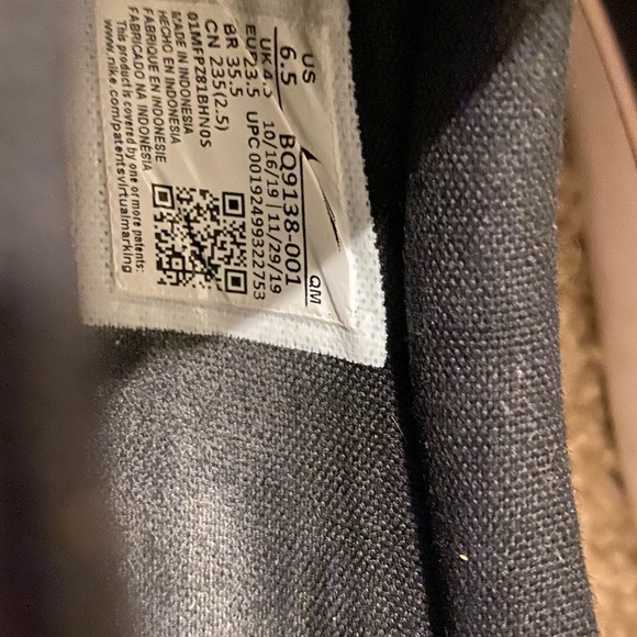 Nike Canvas Slip ons - Picture 4 of 5